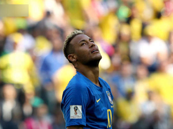 Neymar bị cười nhạo vì màn ăn vạ không qua mặt được VAR