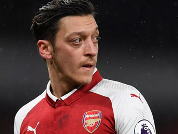 Oezil muốn thay Wilshere mặc áo số 10 ở Arsenal