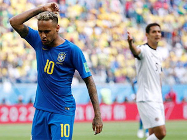 Neymar lăng mạ Thiago Silva ở trận thắng Costa Rica
