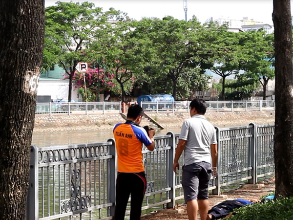 Người dân vứt cần câu bỏ chạy khi phát hiện thi thể trôi trên kênh Tàu Hủ