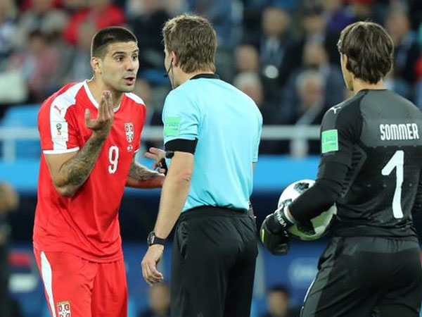 Serbia chính thức kiện trọng tài Đức lên FIFA