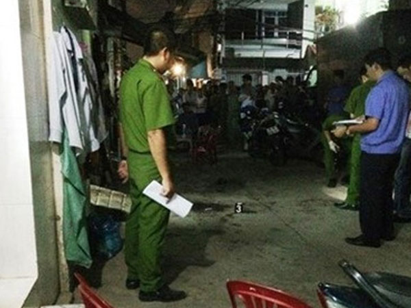 Người đàn ông bị chém chết trước dãy phòng trọ ở Sài Gòn