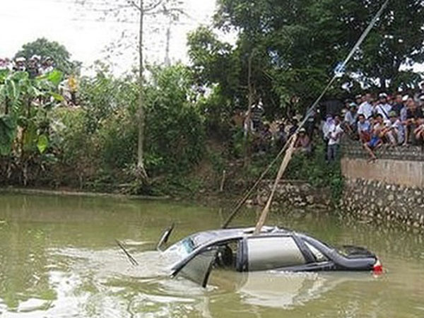 Tài xế gọi điện cầu cứu trước khi tử vong trong ô tô dưới ao là cán bộ Sở Giao thông Hải Phòng