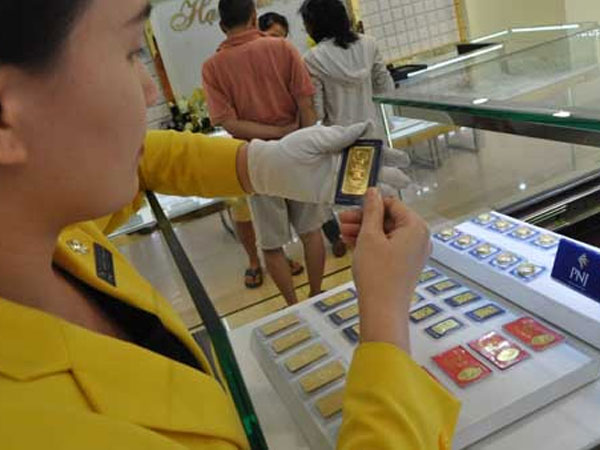 Vàng và USD cùng lặng sóng