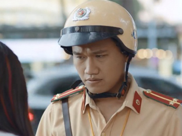 Xuân Nghị - chàng cảnh sát giao thông có chất giọng lạ độc trong 'Ngày ấy mình đã yêu' là ai?