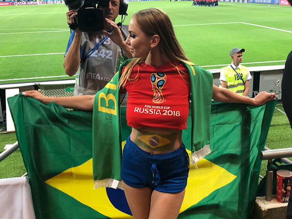 Cận cảnh cổ động viên Nga nóng bỏng nhất World Cup 2018
