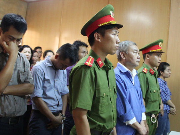 Giám đốc chiếm đoạt gần 30 tỷ của ngân hàng lĩnh 16 năm tù