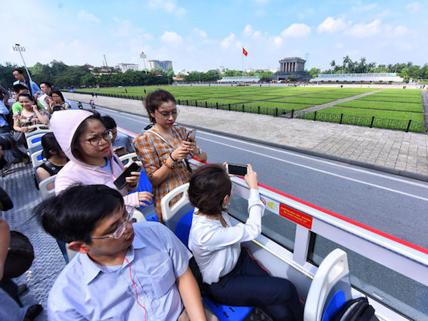 Hà Nội sẽ vận hành xe buýt mui trần 2 tầng vào ban đêm?