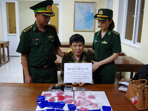 Hà Tĩnh: 'Nữ quái' giấu hàng nghìn viên ma túy trong vùng kín để đưa qua cửa khẩu