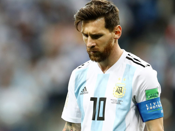 Huyền thoại Argentina: Chúng ta có hàng triệu vấn đề, và tất cả đổ hết lên đầu Messi