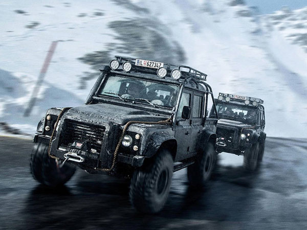 Land Rover Defender trong phim 007 giá đắt không tưởng