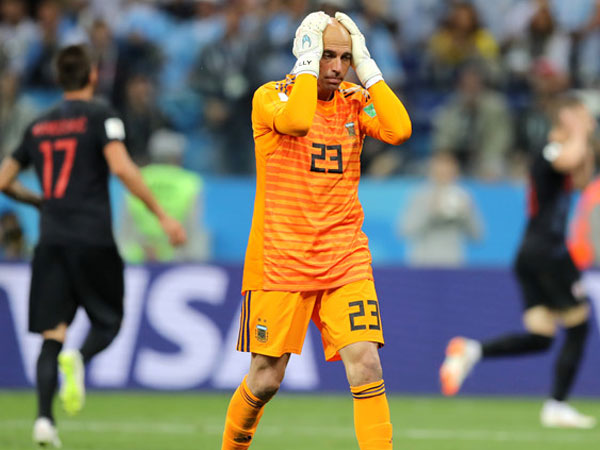 Muốn thắng, Argentina phải 'trảm' Caballero và hỗ trợ tích cực Messi