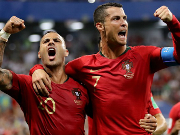 Ronaldo đá hỏng phạt đền, Bồ Đào Nha vẫn giành vé đi tiếp