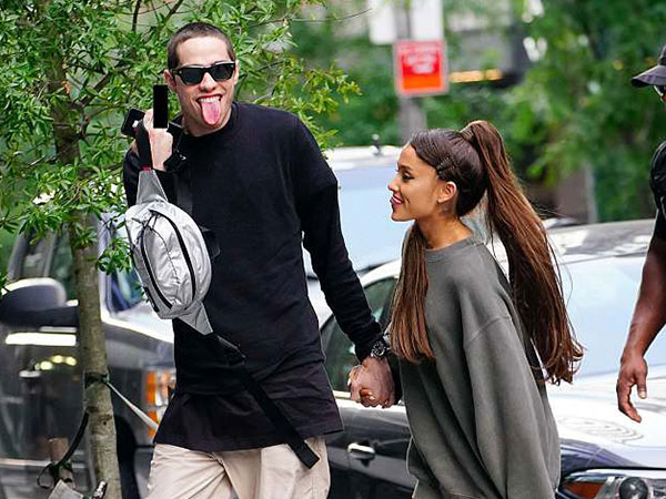 Sau khi tiết lộ 'con số tế nhị' về bạn trai, Ariana Grande lại bị cho rằng đang có bầu
