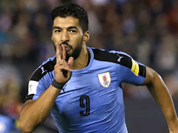 Suarez đi vào lịch sử bóng đá Uruguay