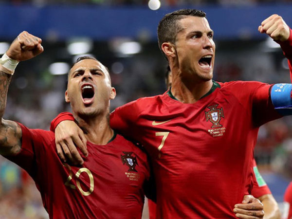 Trọng tài, VAR và công cụ của 'nghệ thuật sắp đặt' ở World Cup 2018?