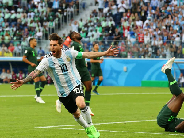 Argentina được trọng tài dẫn vào vòng 1/8: Vì FIFA cần Messi