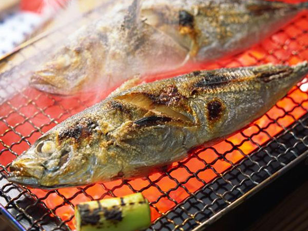 Cả nhà đi ăn cá nướng, 1 tiếng sau 3 đứa trẻ nhập viện vì 'sát thủ' trong phòng kín