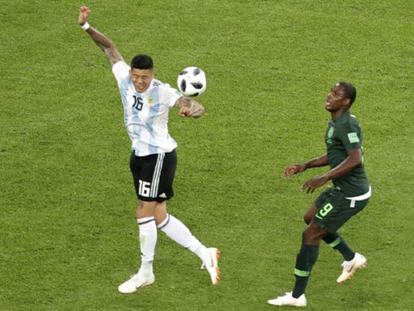 CĐV phẫn nộ khi Nigeria bị cướp trắng chiến thắng trước Argentina