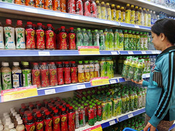 Cuộc chiến giành miếng bánh gần 2 tỷ USD của trà đóng chai Việt