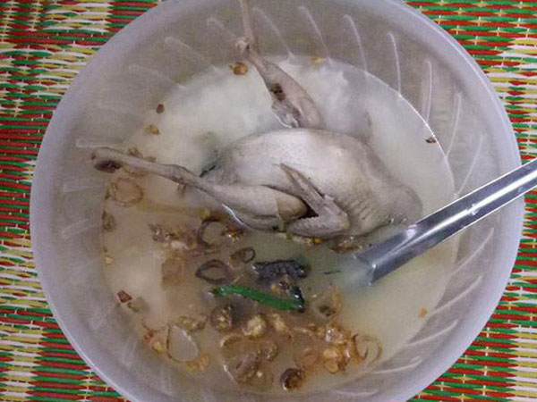 Vợ khoe chồng nấu cháo 'kinh dị để dưỡng thai': Chim nguyên con, hành nổi lềnh bềnh