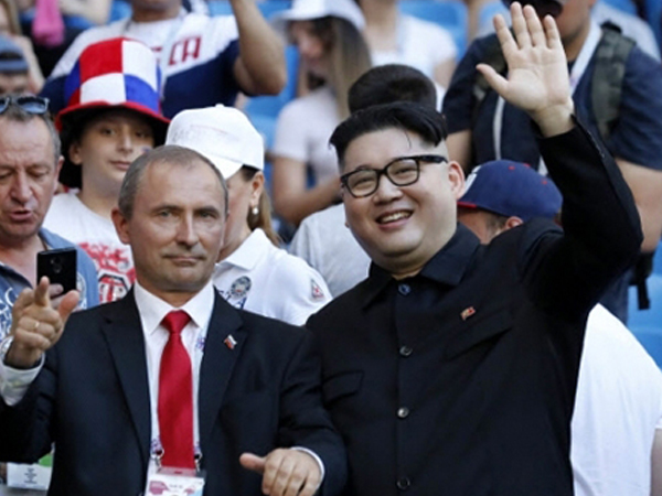 Bản sao Kim Jong-un, Putin bất ngờ xuất hiện ở World Cup