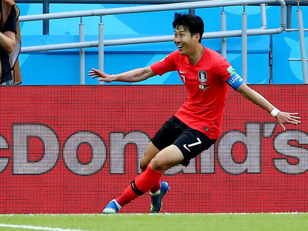 CĐV Đức phẫn nộ khi đội nhà trở thành cựu vô địch World Cup