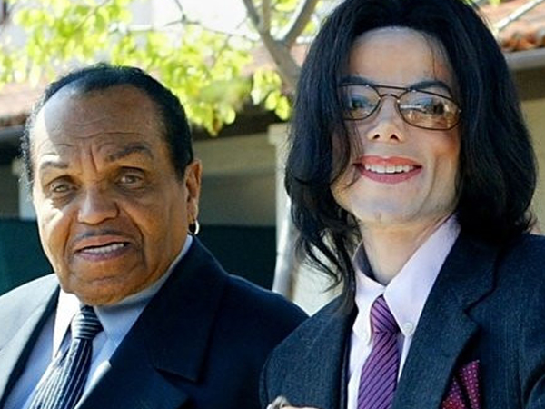 Cha Michael Jackson qua đời ngay sau ngày giỗ thứ 9 của con trai