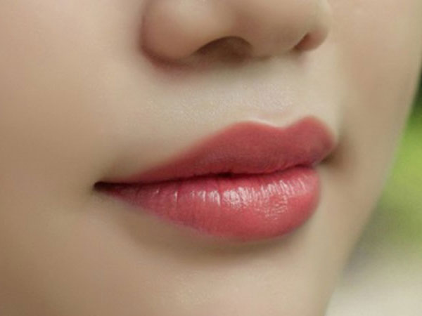 Đâm người tại cơ sở thẩm mỹ vì sửa môi không như ý