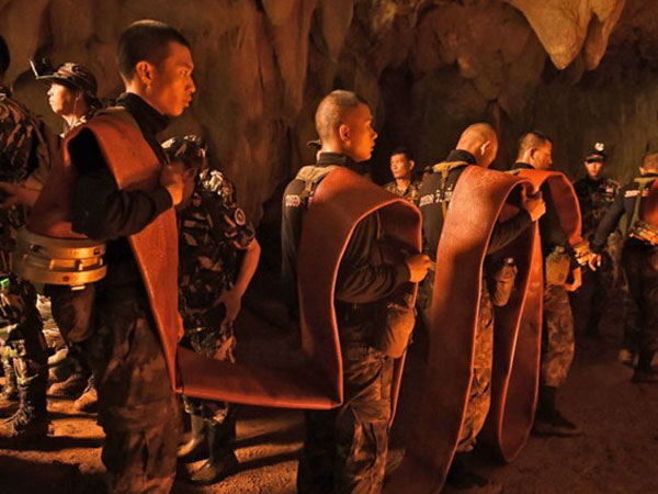 Khoan hang động để tìm đội bóng trẻ em mất tích ở Thái