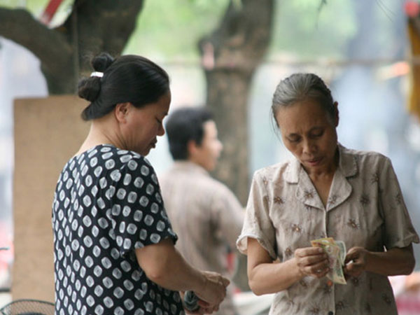 Tăng thuế VAT 1% sẽ làm tăng thêm 240.000 người nghèo?