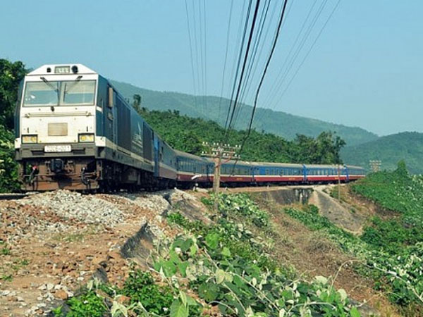 Tàu hoả phanh lố đà trên đỉnh đèo Hải Vân, đường sắt bị chậm chuyến gần 3 giờ