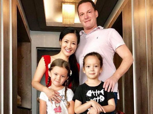 Chia sẻ đầu tiên của Hồng Nhung sau tiết lộ đã ly hôn: 'Tự xốc mình lên, cho con được cười hồn nhiên từ những niềm vui nhỏ nhất'