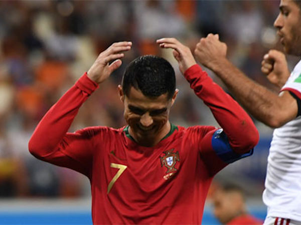 Cú phạt đền hỏng của Ronaldo tai hại thế nào với Bồ Đào Nha