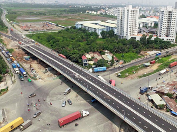 Nút giao ba tầng cửa ngõ phía Đông TP HCM hoàn thành