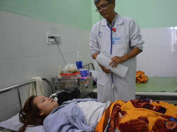 Phụ huynh phân trần vì thấy vết thâm trên người con nên xông vào trường đánh cô giáo mầm non thủng màng nhĩ, nhập viện