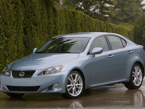 Rò rỉ xăng, 2 mẫu xe Lexus bị triệu hồi