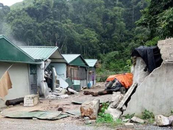 Trùm ma túy sống với cô gái khi vợ thụ án