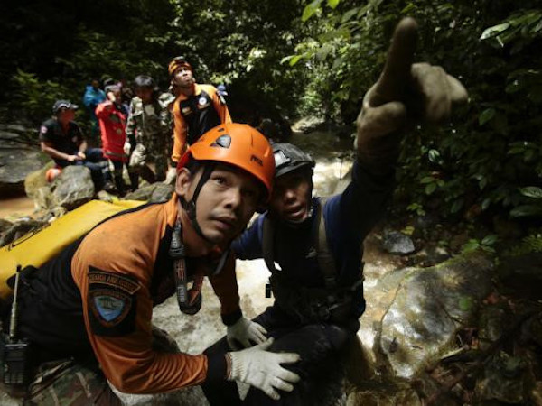 Việc cứu hộ đội bóng kẹt trong hang ở Thái có thể kéo dài vài tháng