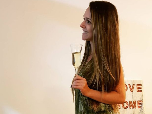 Uống rượu ăn mừng đội Brazil thắng, cô gái bị thủy tinh cứa chết thảm