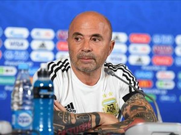 Jorge Sampaoli không từ chức dù ĐT Argentina bị loại