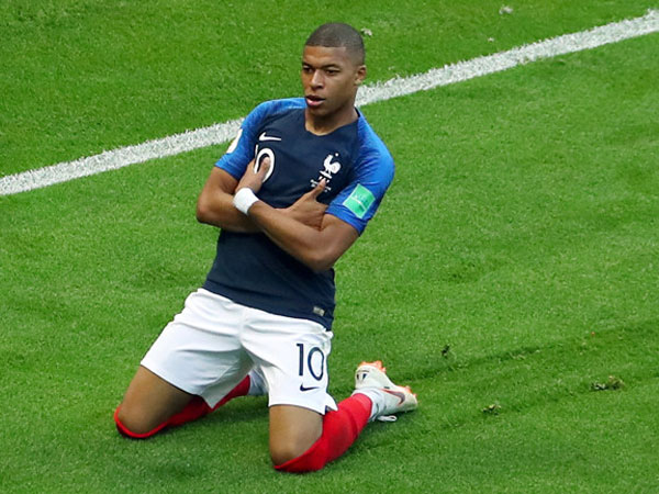 Kylian Mbappe: Thần tượng Ronaldo, và giờ là lật đổ Messi