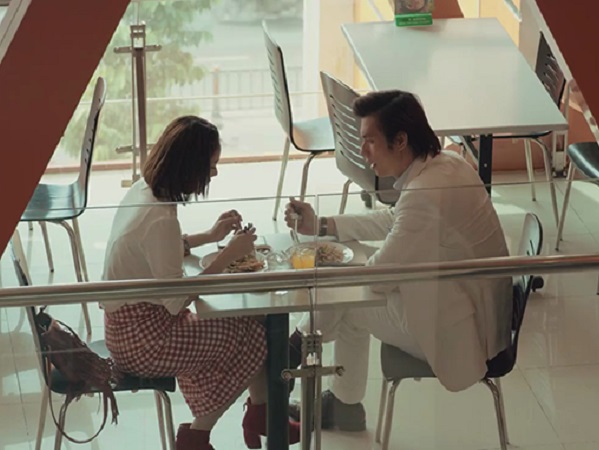 'Ngày ấy mình đã yêu' tập 7: Tùng bắt gặp Nam thân mật với 'gái lạ'