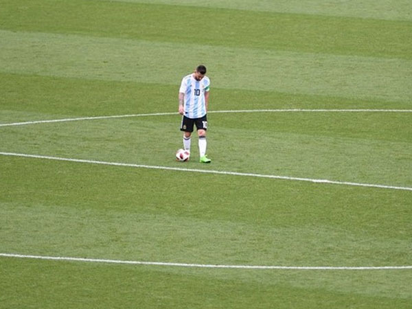 Niềm vui và khoảnh khắc sụp đổ của Messi