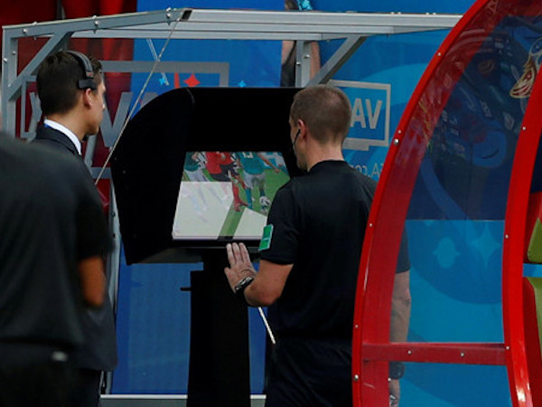 FIFA bị kiện bồi thường hơn 400 tỉ đồng về phát minh VAR