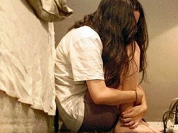 Nỗi đau thầm kín của người vợ trẻ có chồng già 'yêu' bệnh hoạn