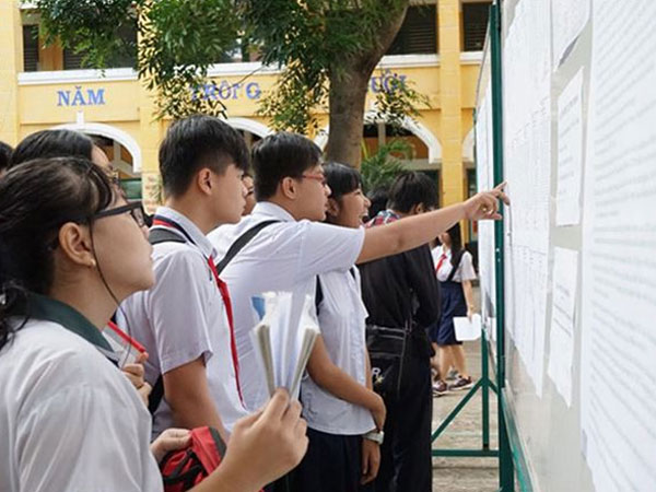 Phụ huynh đang phải 'chơi chứng khoán'