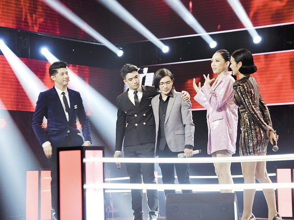 The Voice tập 7: Tóc Tiên hai lần cứu thí sinh
