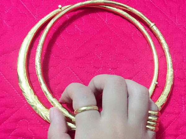 Vừa cưới xong chị chồng đòi giữ hộ vàng vì 'nhà chị có két sắt', em dâu nhờ tư vấn đáp lại thế nào cho ngầu?