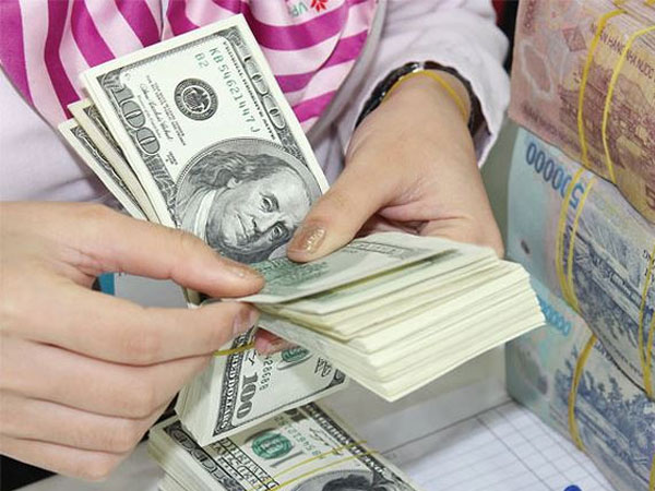 Giá USD tiếp tục tăng
